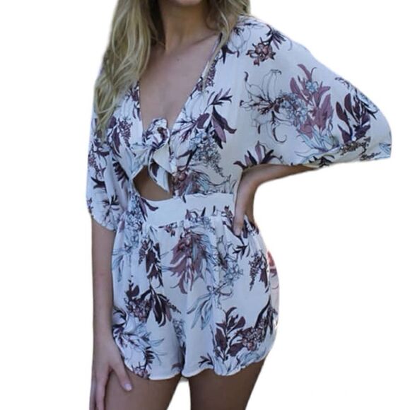 Audrey 3+1 floral shorts romper with bell sleeves | size M - Picture 2 of 8